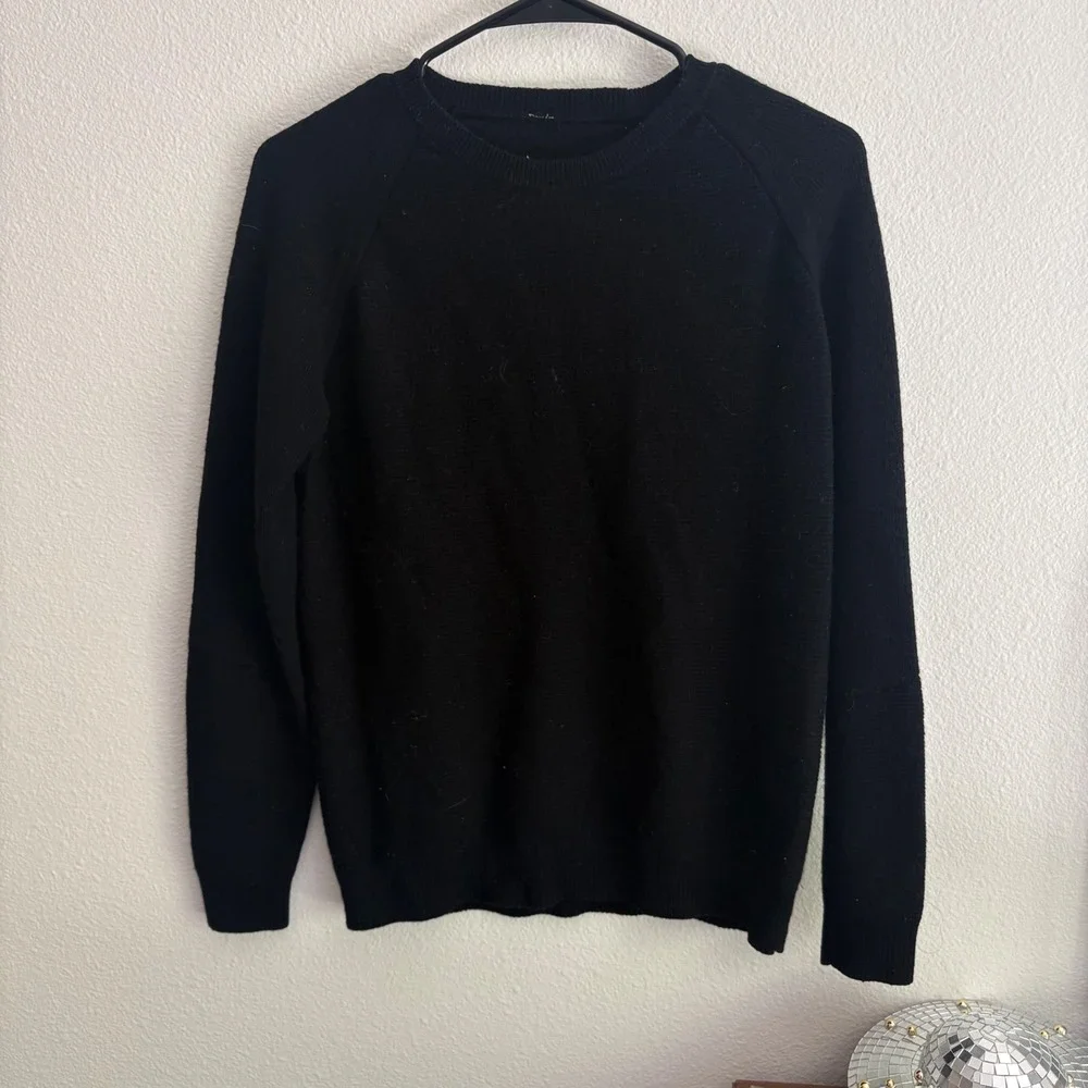 Lululemon Black Long Sleeve Knit Raglan Crewneck Sweater with Back Detail - Picture 4 of 8